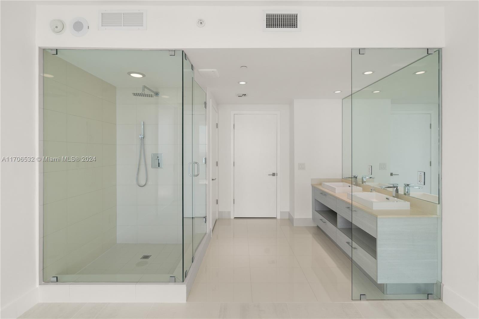 PARAISO BAY CONDO - Residential