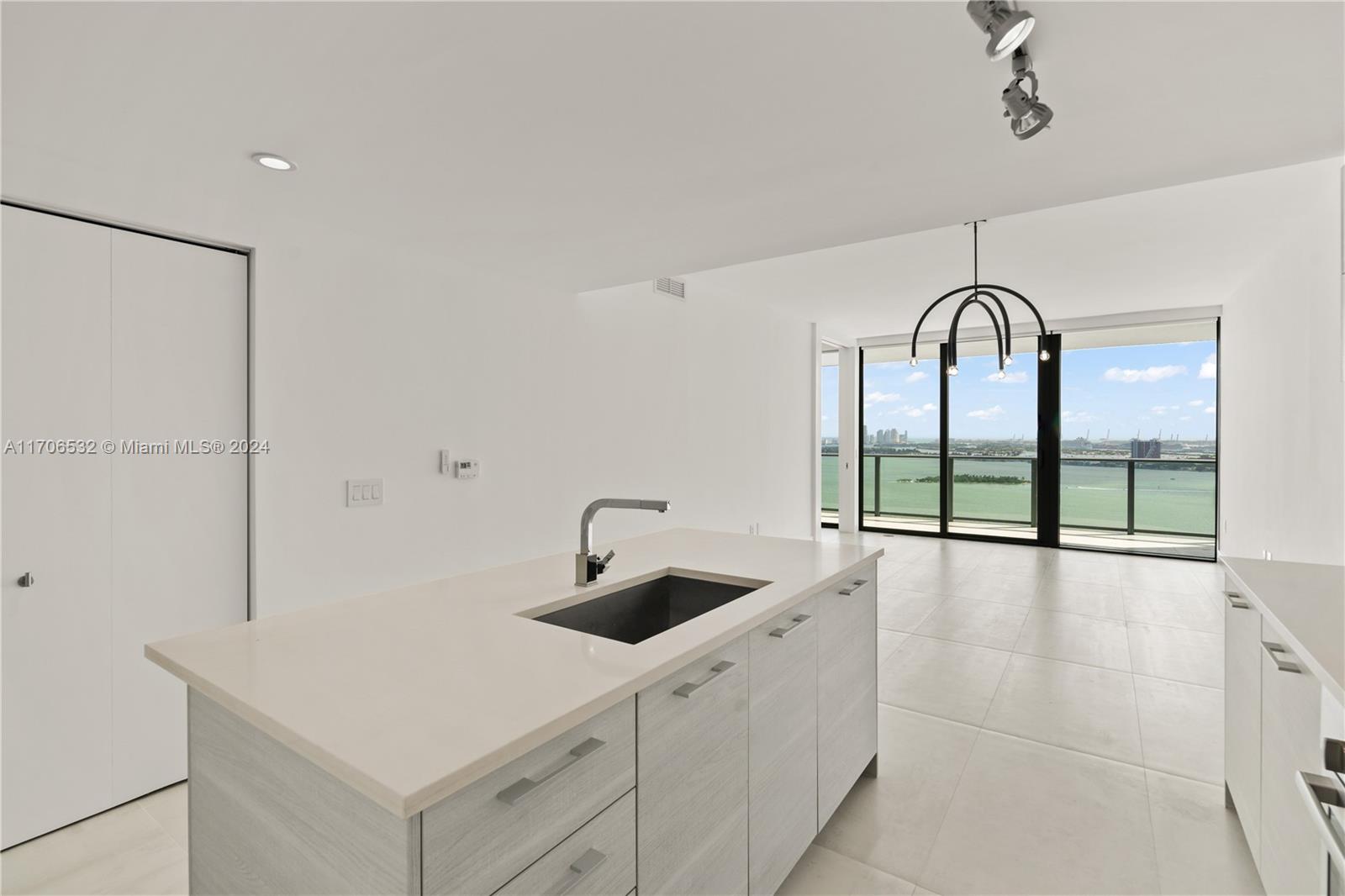 PARAISO BAY CONDO - Residential