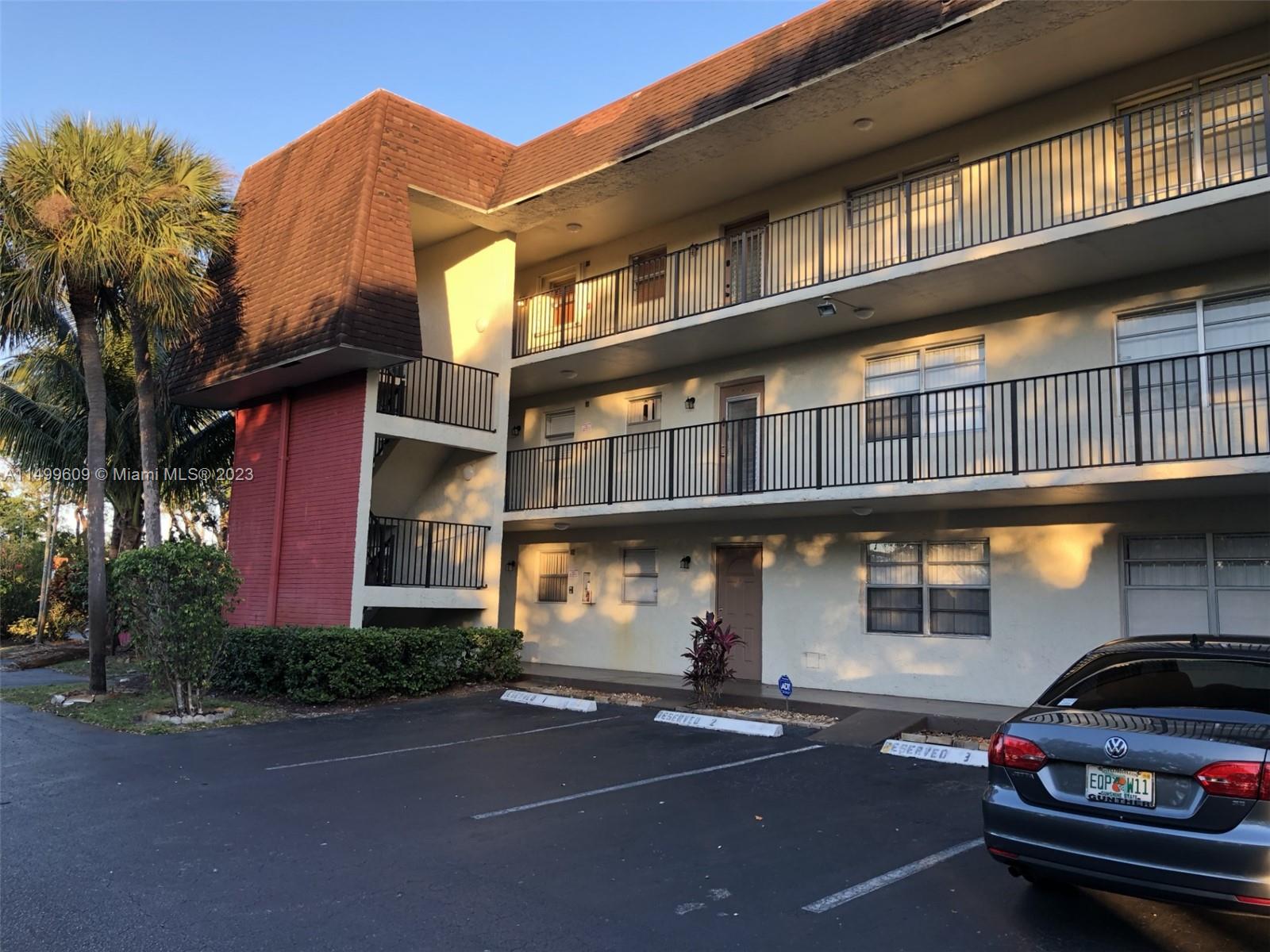 APPLEGREEN CONDO APTS 4 - Residential Lease
