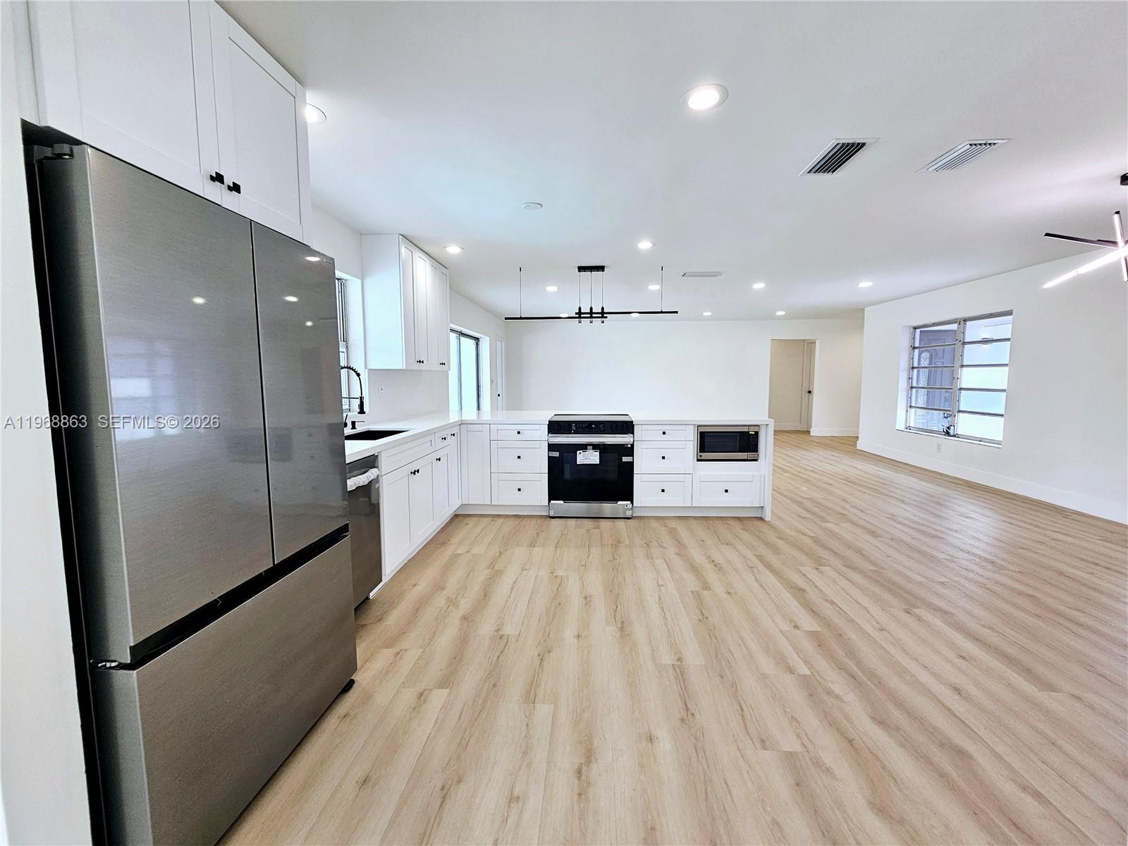 PEMBROKE LAKES SEC 2 - Residential