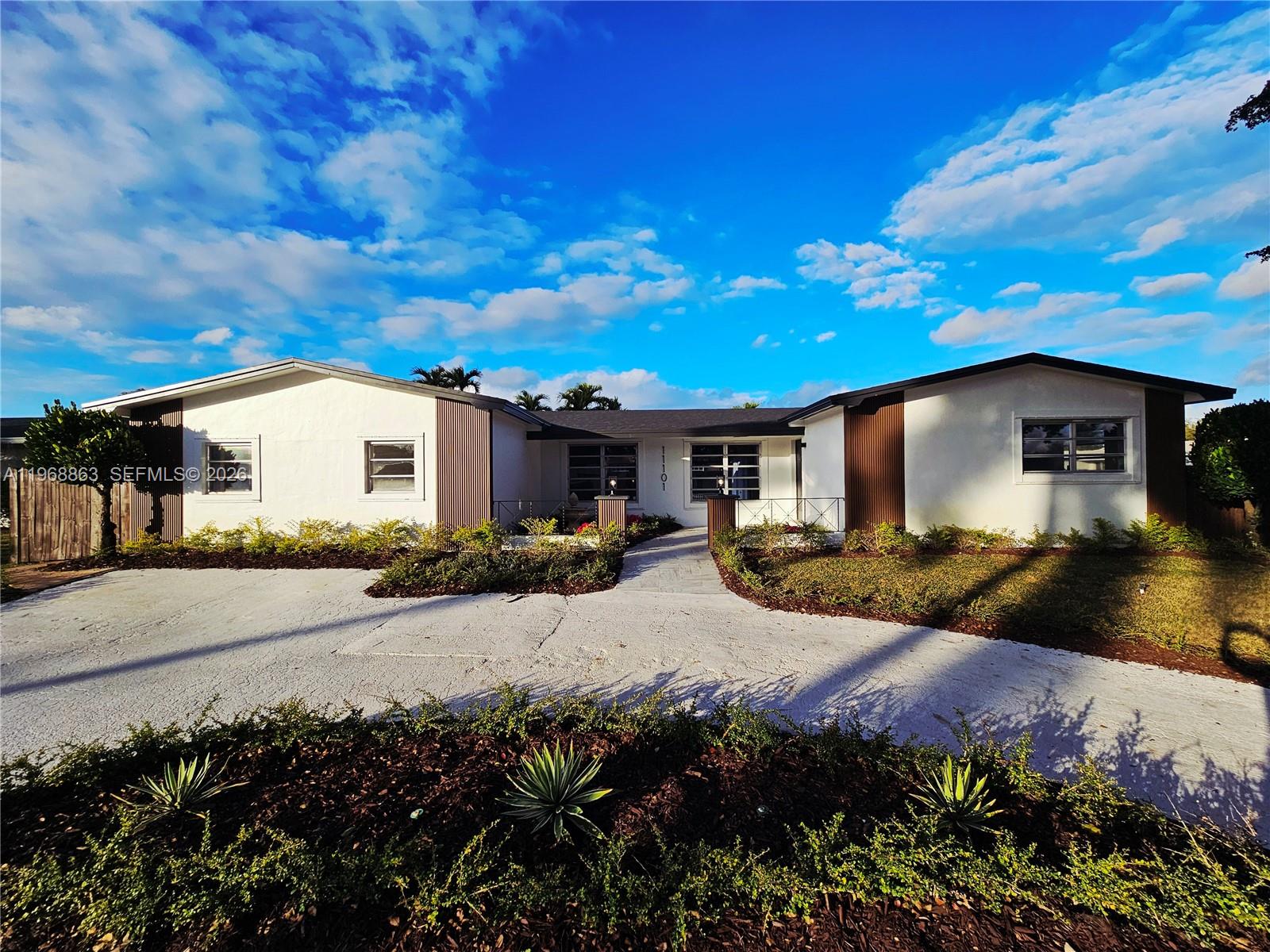 PEMBROKE LAKES SEC 2 - Residential