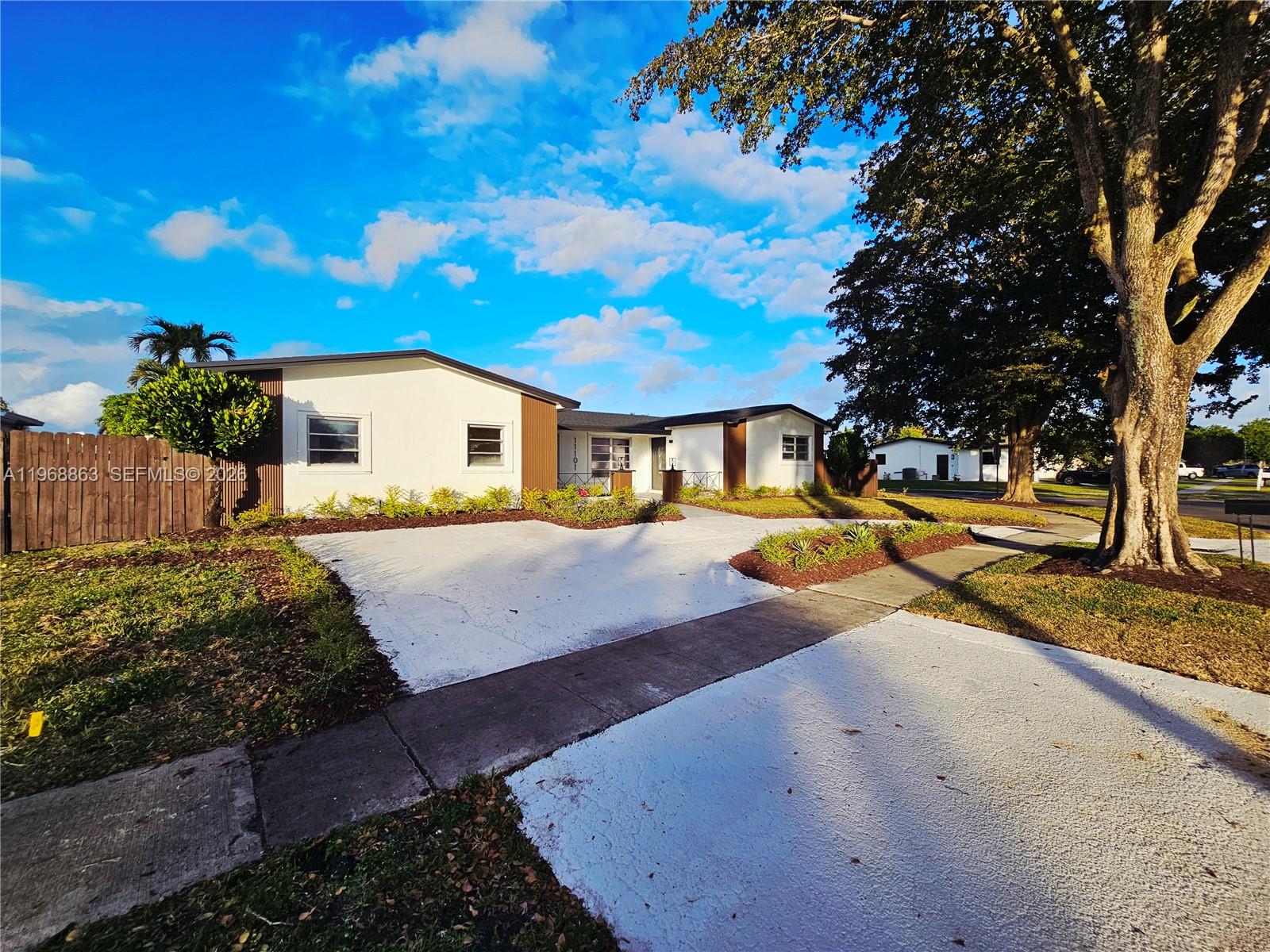 PEMBROKE LAKES SEC 2 - Residential