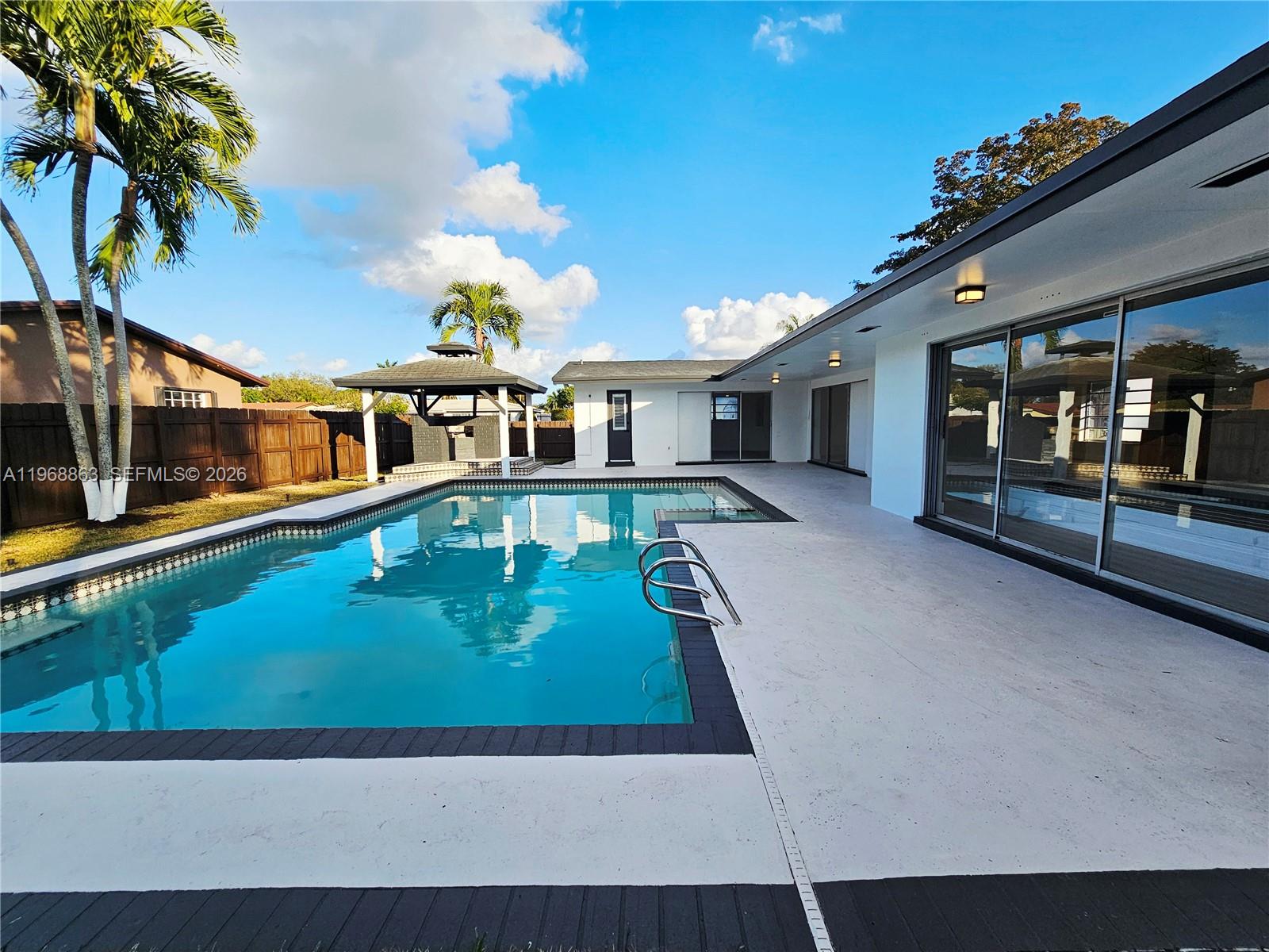 PEMBROKE LAKES SEC 2 - Residential