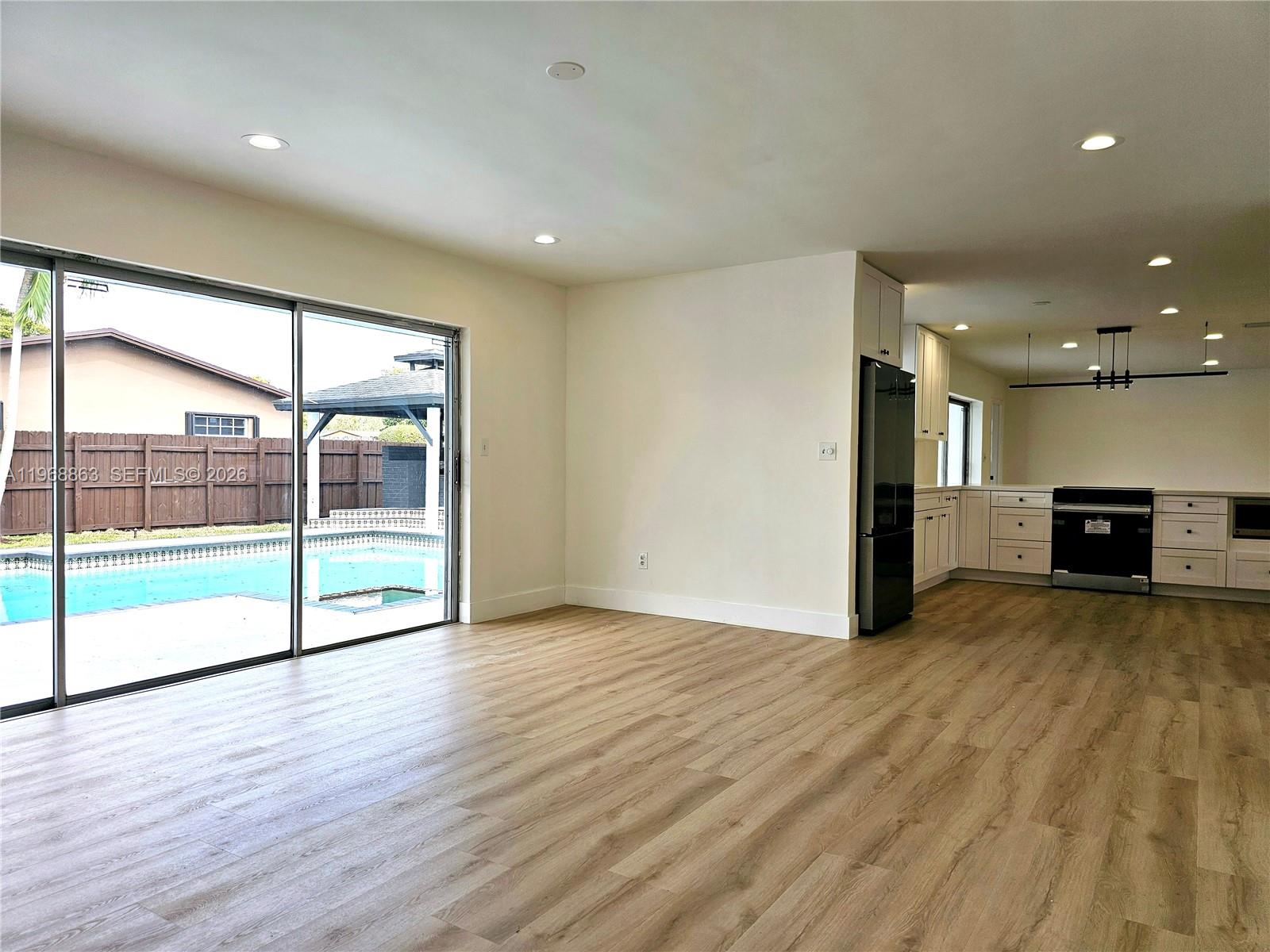 PEMBROKE LAKES SEC 2 - Residential