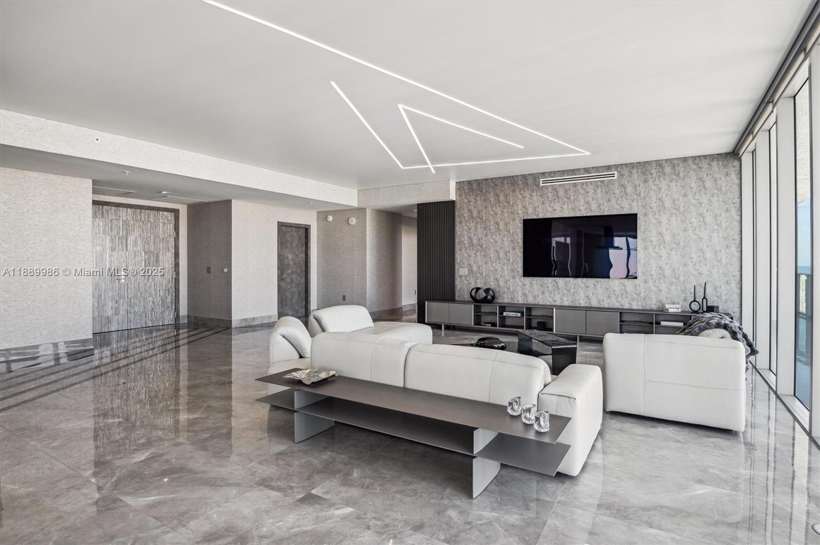 PARQUE TOWERS CONDO - Residential
