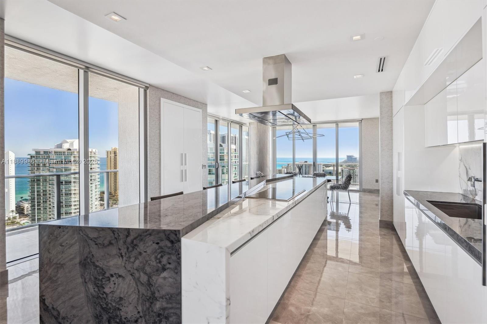 PARQUE TOWERS CONDO - Residential