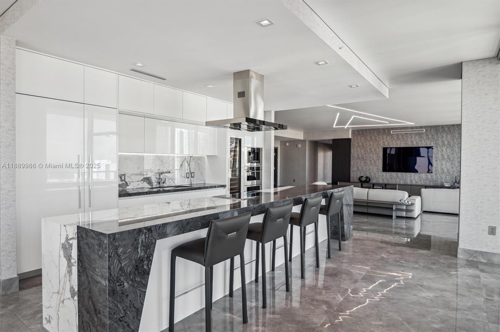 PARQUE TOWERS CONDO - Residential