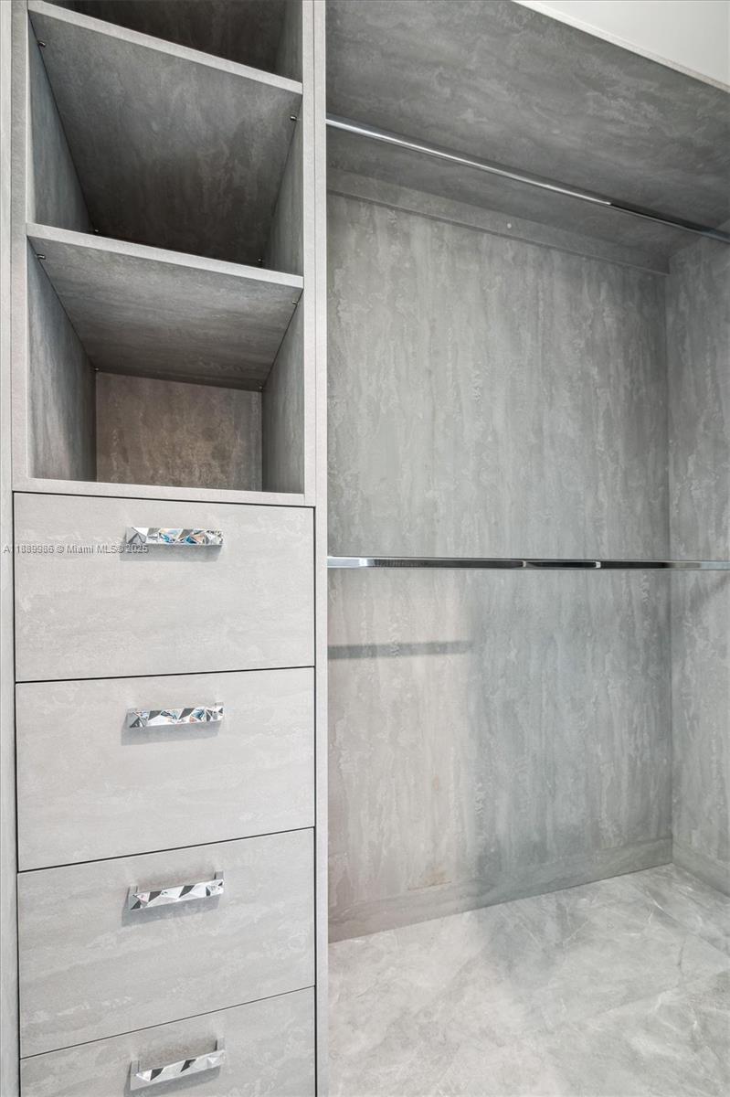 PARQUE TOWERS CONDO - Residential