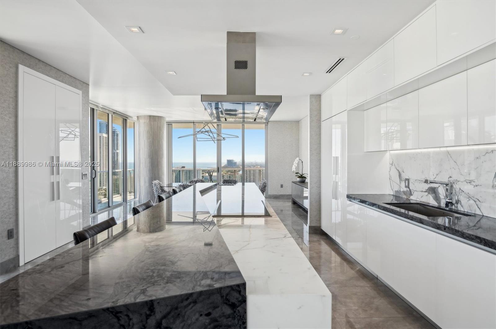 PARQUE TOWERS CONDO - Residential