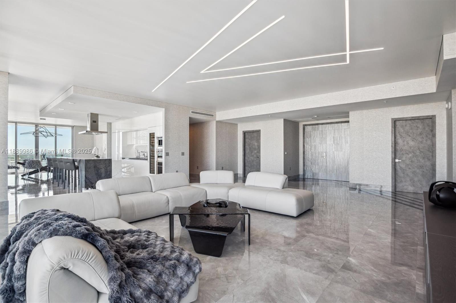 PARQUE TOWERS CONDO - Residential