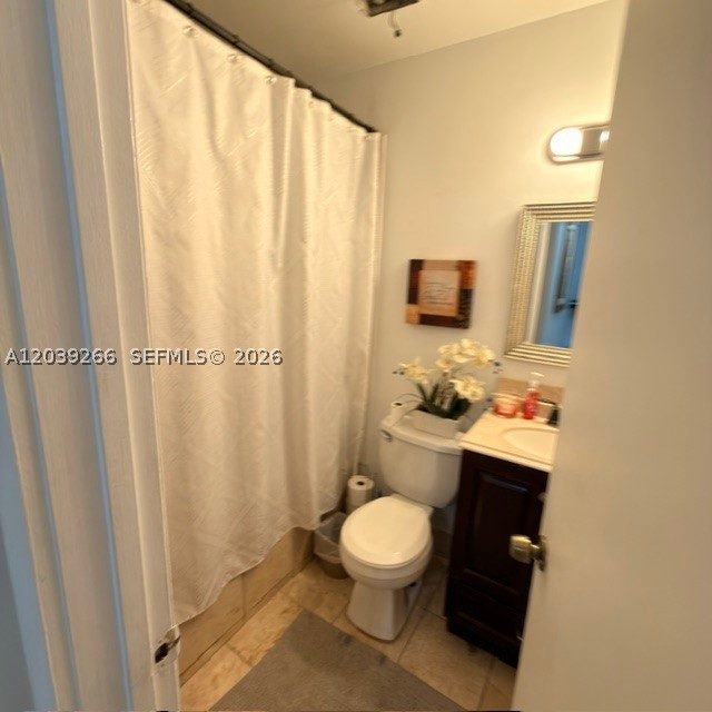 TAMIAMI LAKES TOWNHOUSES - Residential