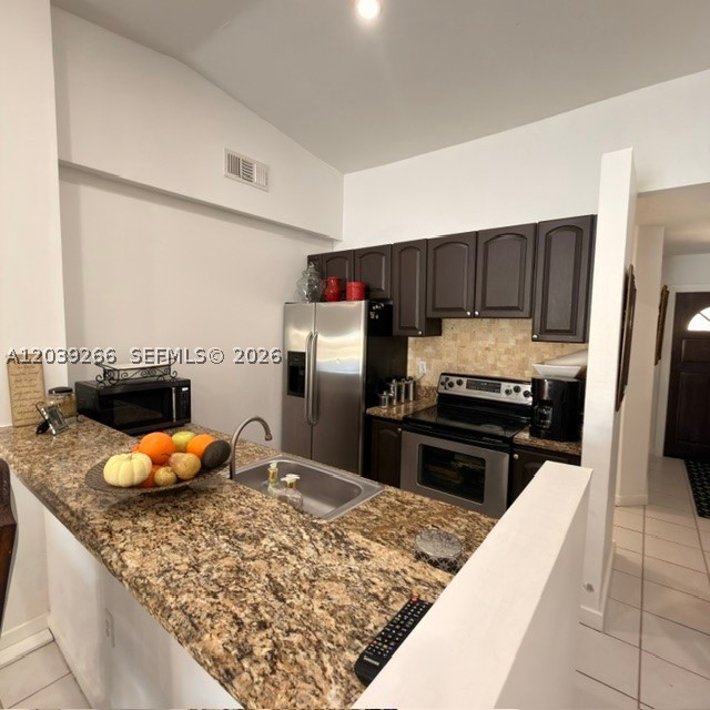 TAMIAMI LAKES TOWNHOUSES - Residential