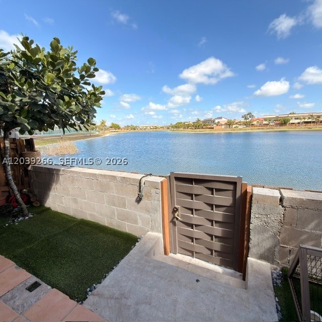 TAMIAMI LAKES TOWNHOUSES - Residential