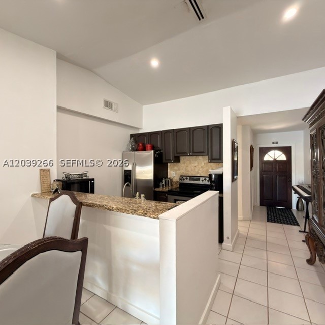 TAMIAMI LAKES TOWNHOUSES - Residential