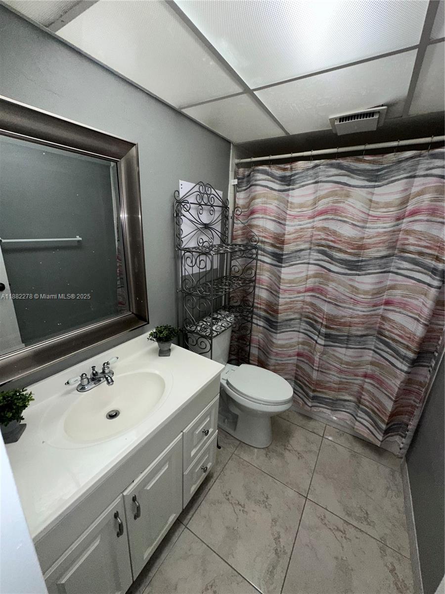 SOMERSET AT LAUDERDALE LA - Residential