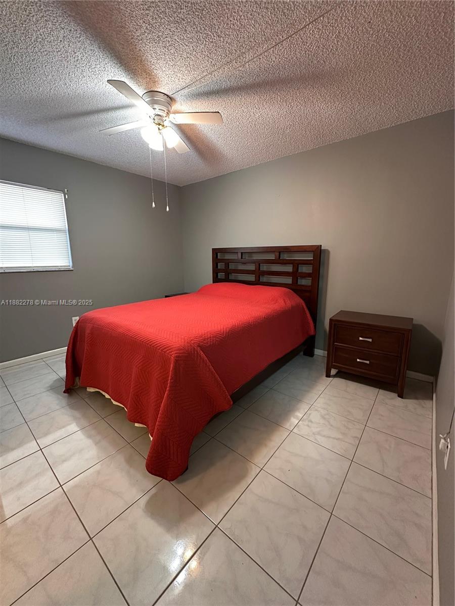 SOMERSET AT LAUDERDALE LA - Residential
