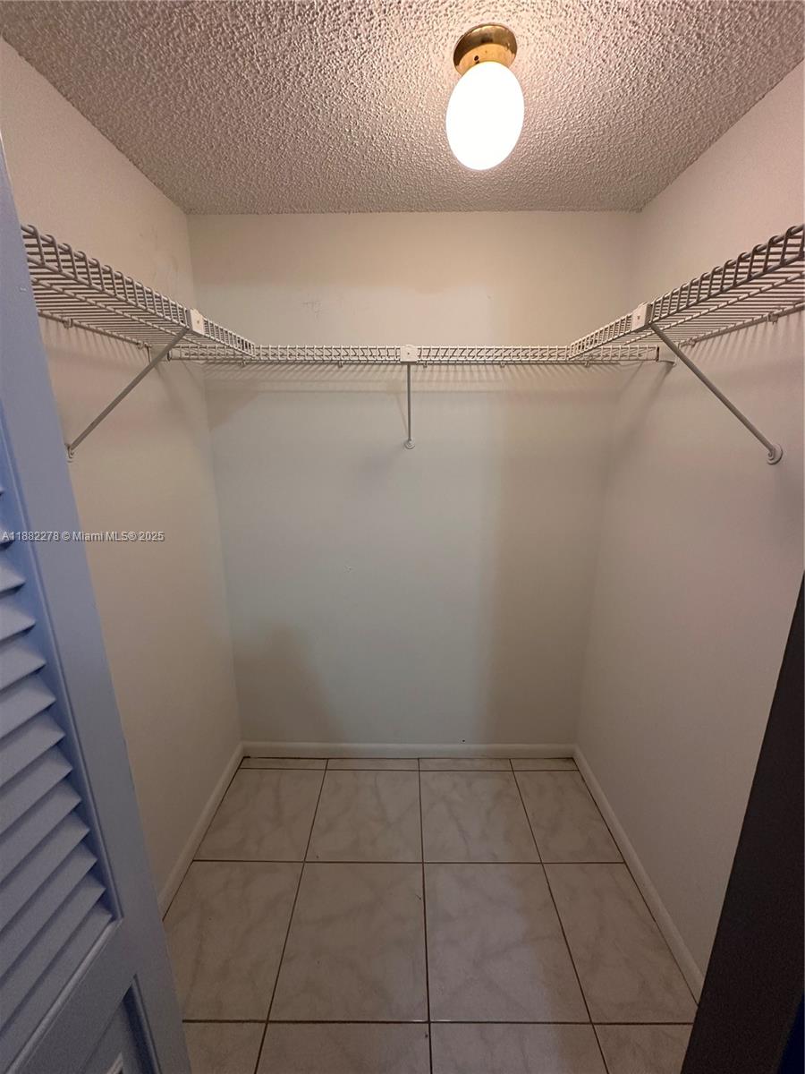 SOMERSET AT LAUDERDALE LA - Residential