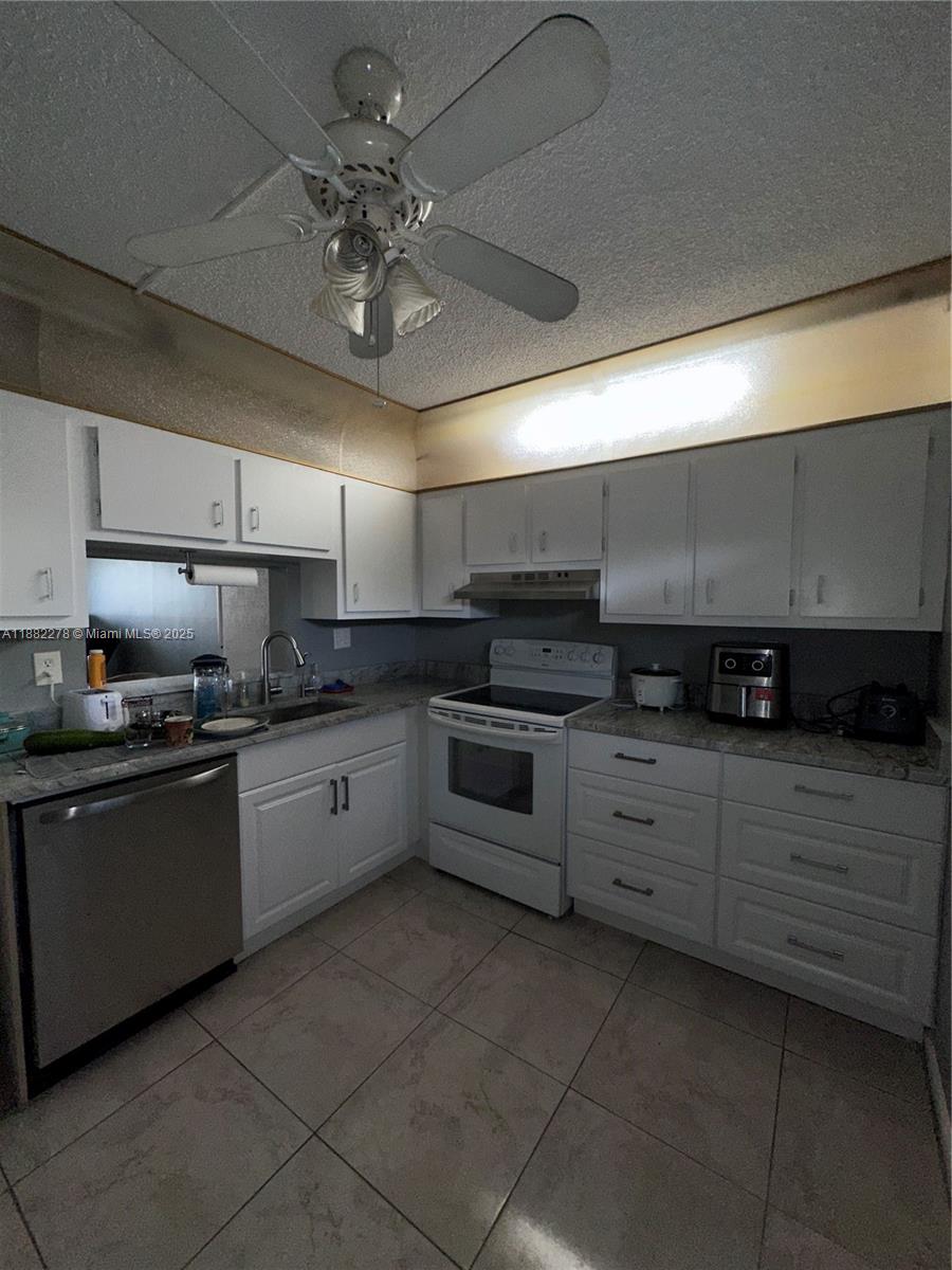 SOMERSET AT LAUDERDALE LA - Residential