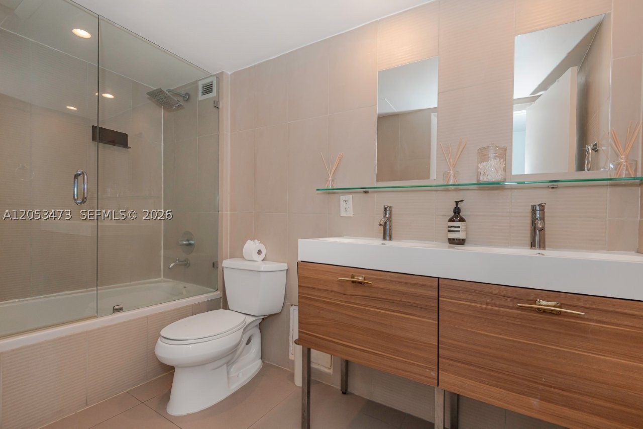 RONEY PALACE CONDO - Residential Lease