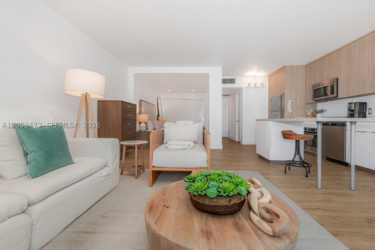 RONEY PALACE CONDO - Residential Lease