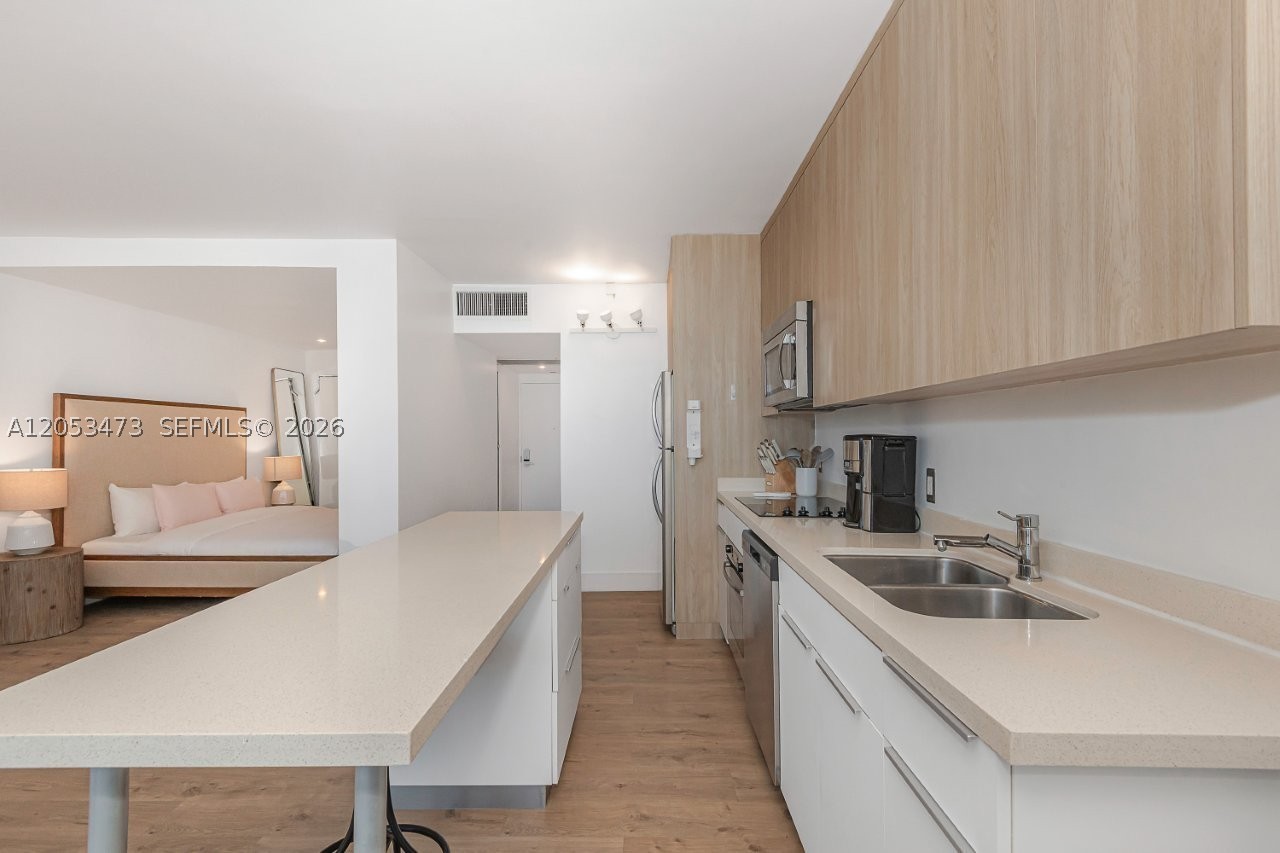 RONEY PALACE CONDO - Residential Lease