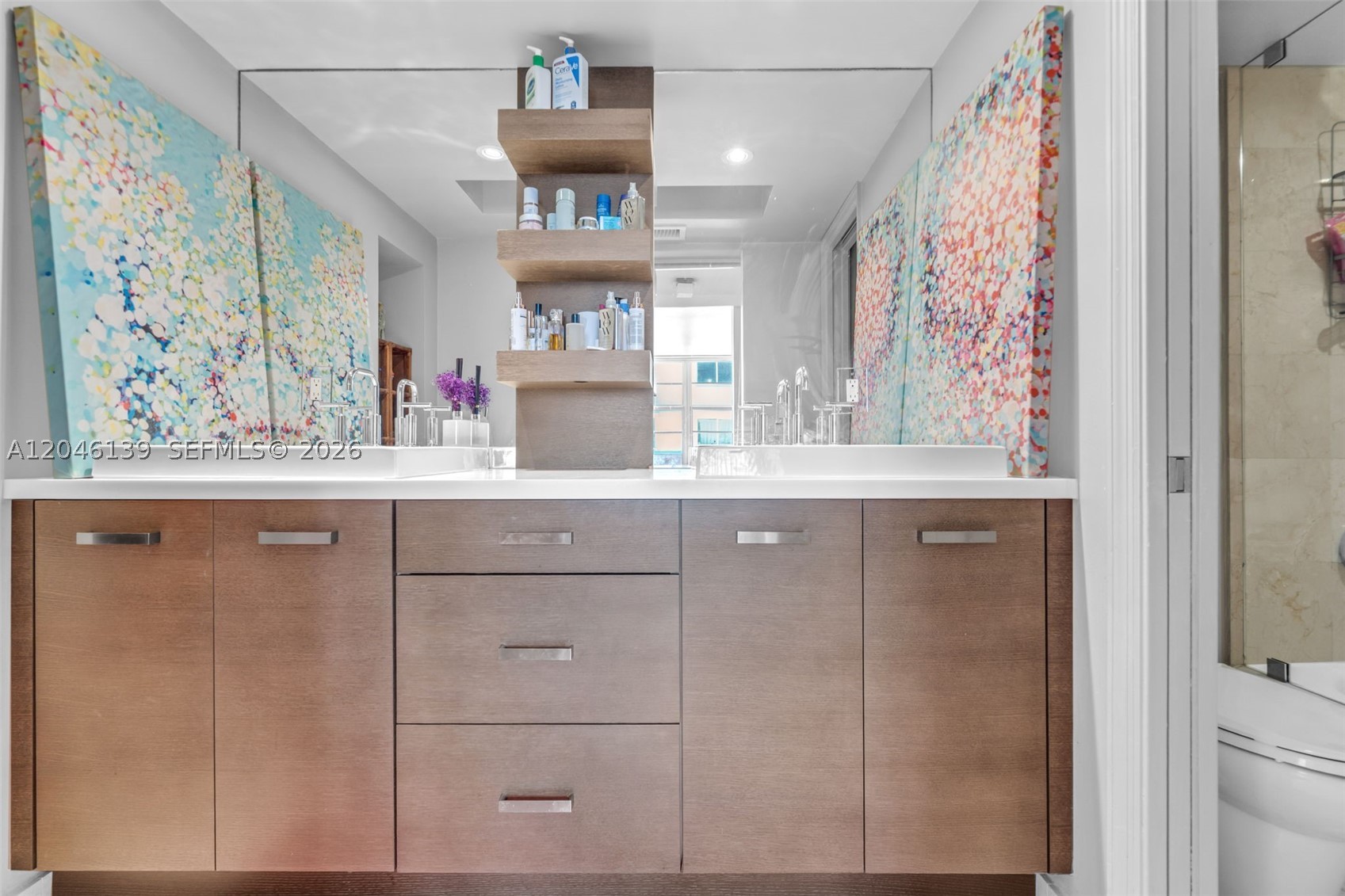 THE COLLINS CONDO - Residential