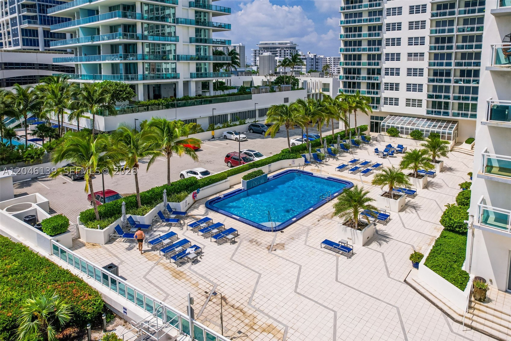 THE COLLINS CONDO - Residential