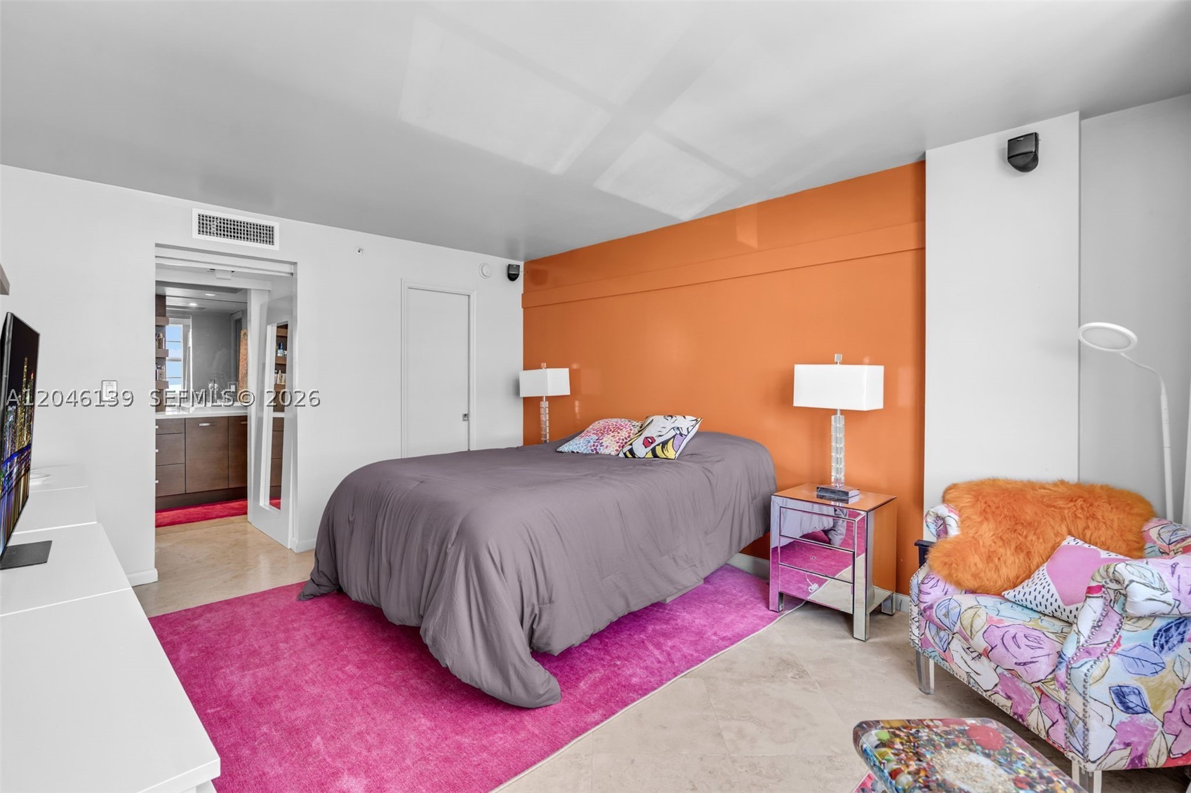 THE COLLINS CONDO - Residential