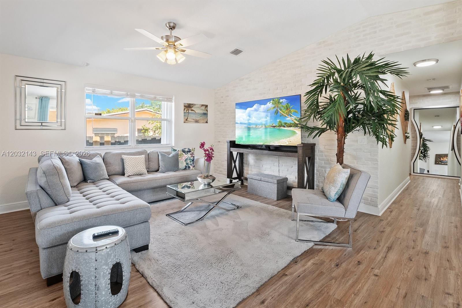 DAVIE LITTLE RANCHES AMEN - Residential Lease
