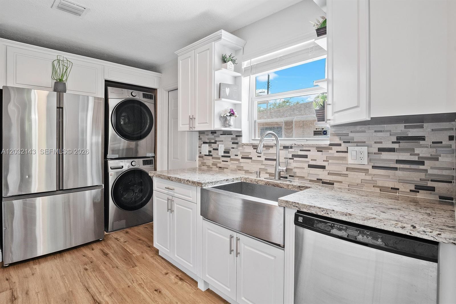 DAVIE LITTLE RANCHES AMEN - Residential Lease