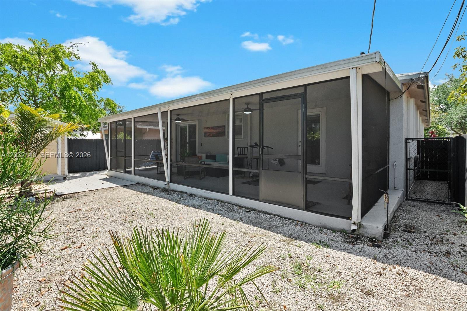 DAVIE LITTLE RANCHES AMEN - Residential Lease
