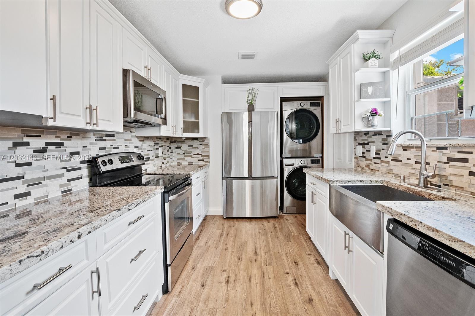DAVIE LITTLE RANCHES AMEN - Residential Lease