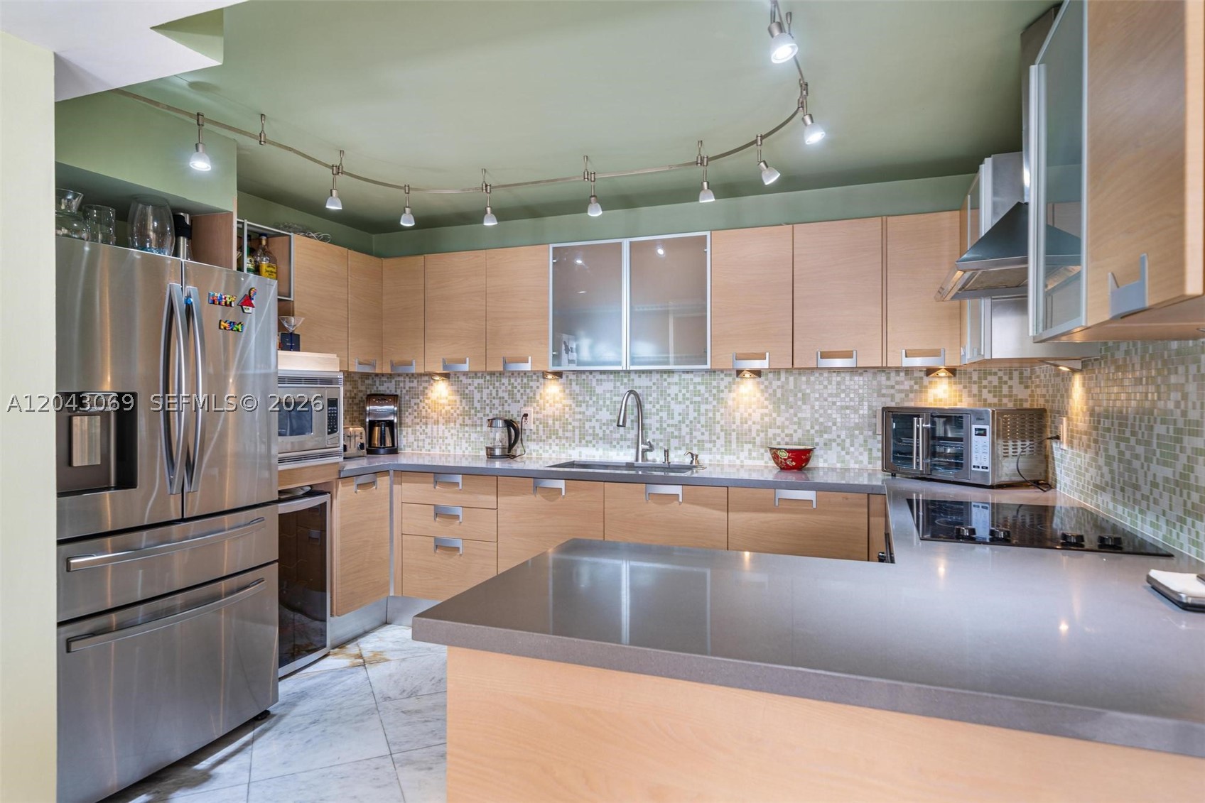 THE GEORGIAN CONDO Ph-1010 - Residential Lease