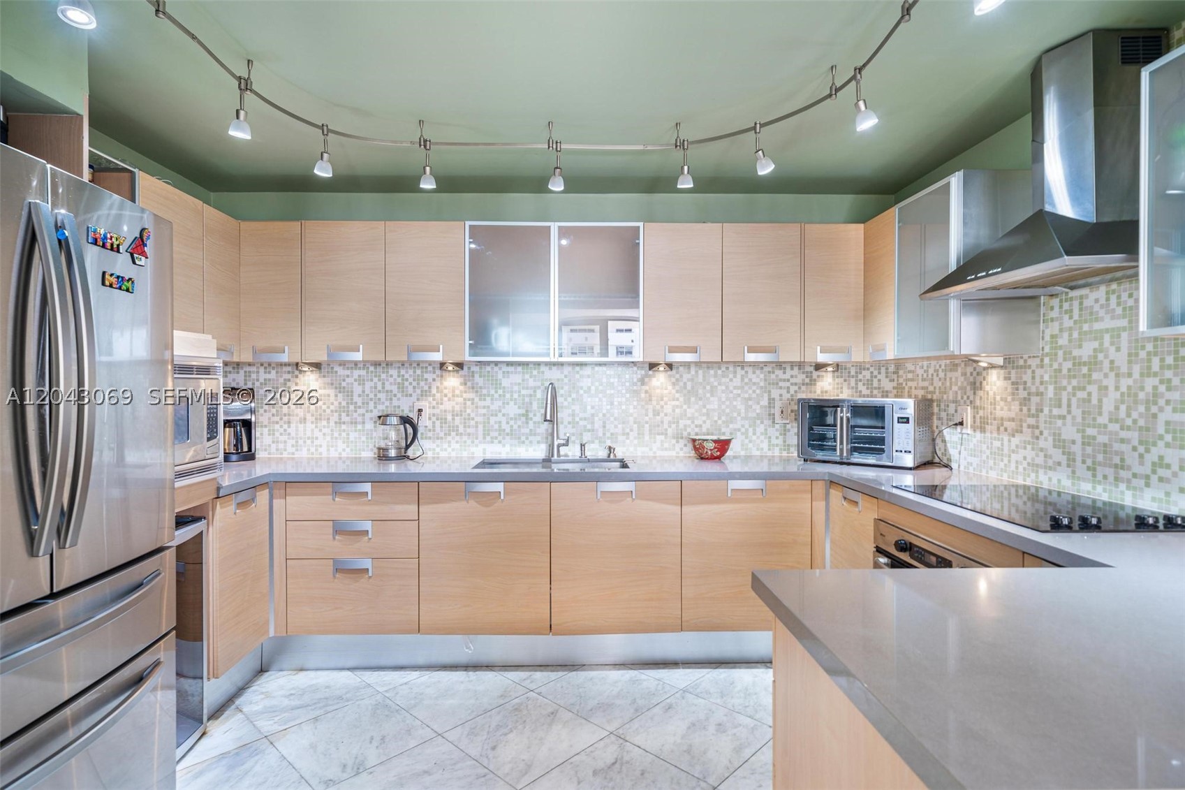 THE GEORGIAN CONDO Ph-1010 - Residential Lease