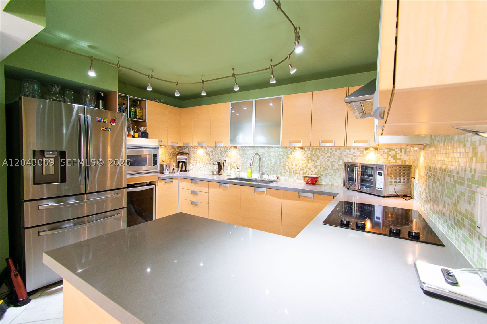 THE GEORGIAN CONDO Ph-1010 - Residential Lease