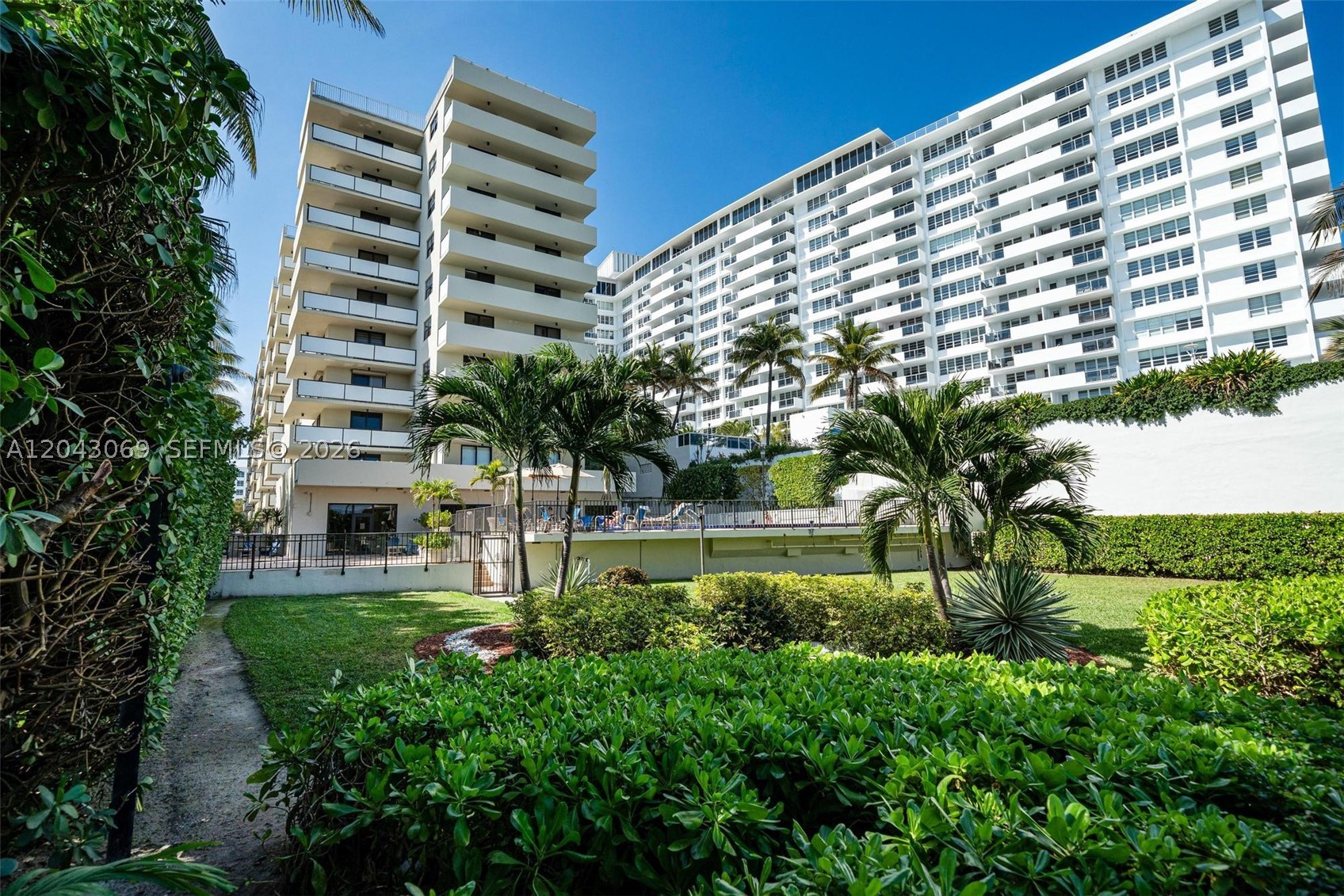 THE GEORGIAN CONDO Ph-1010 - Residential Lease