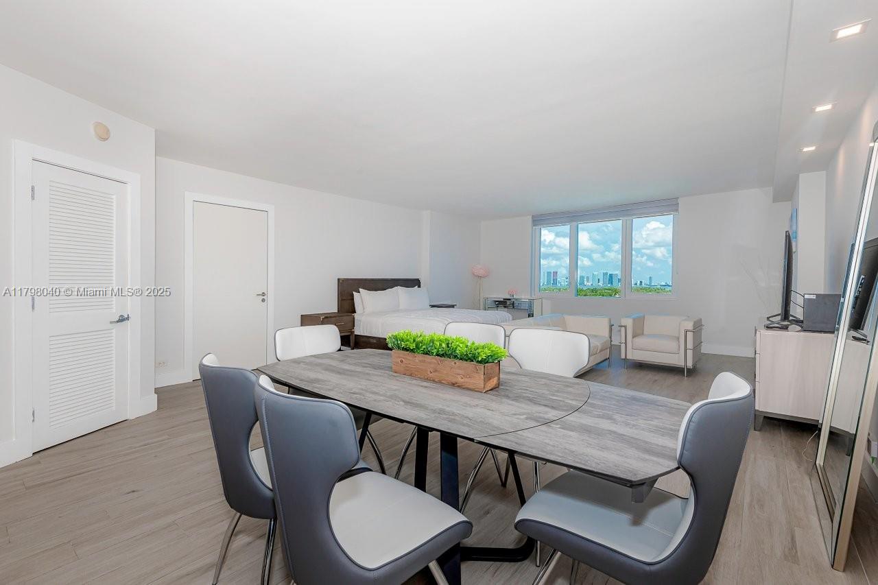 RONEY PALACE CONDO - Residential