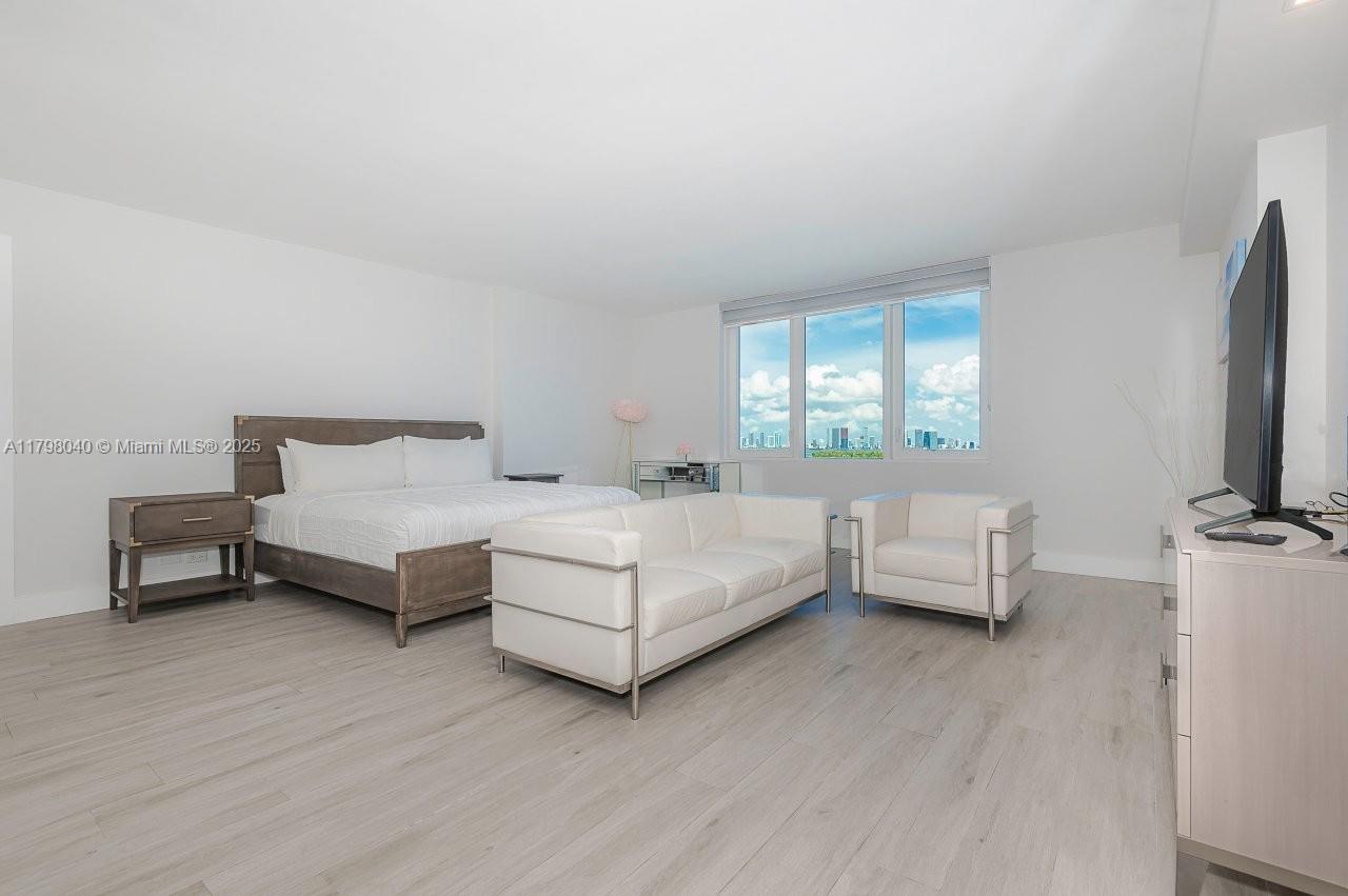 RONEY PALACE CONDO - Residential