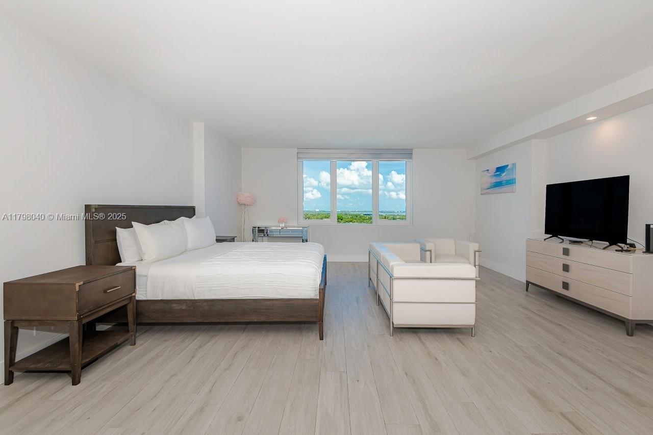RONEY PALACE CONDO - Residential