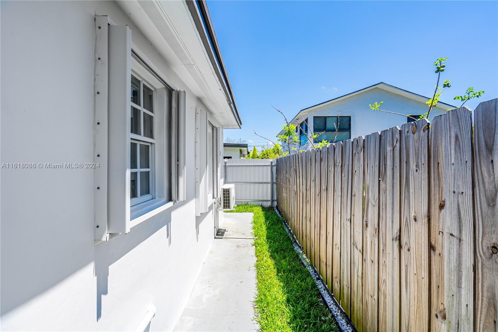 CORAL VILLAS REV - Residential Lease
