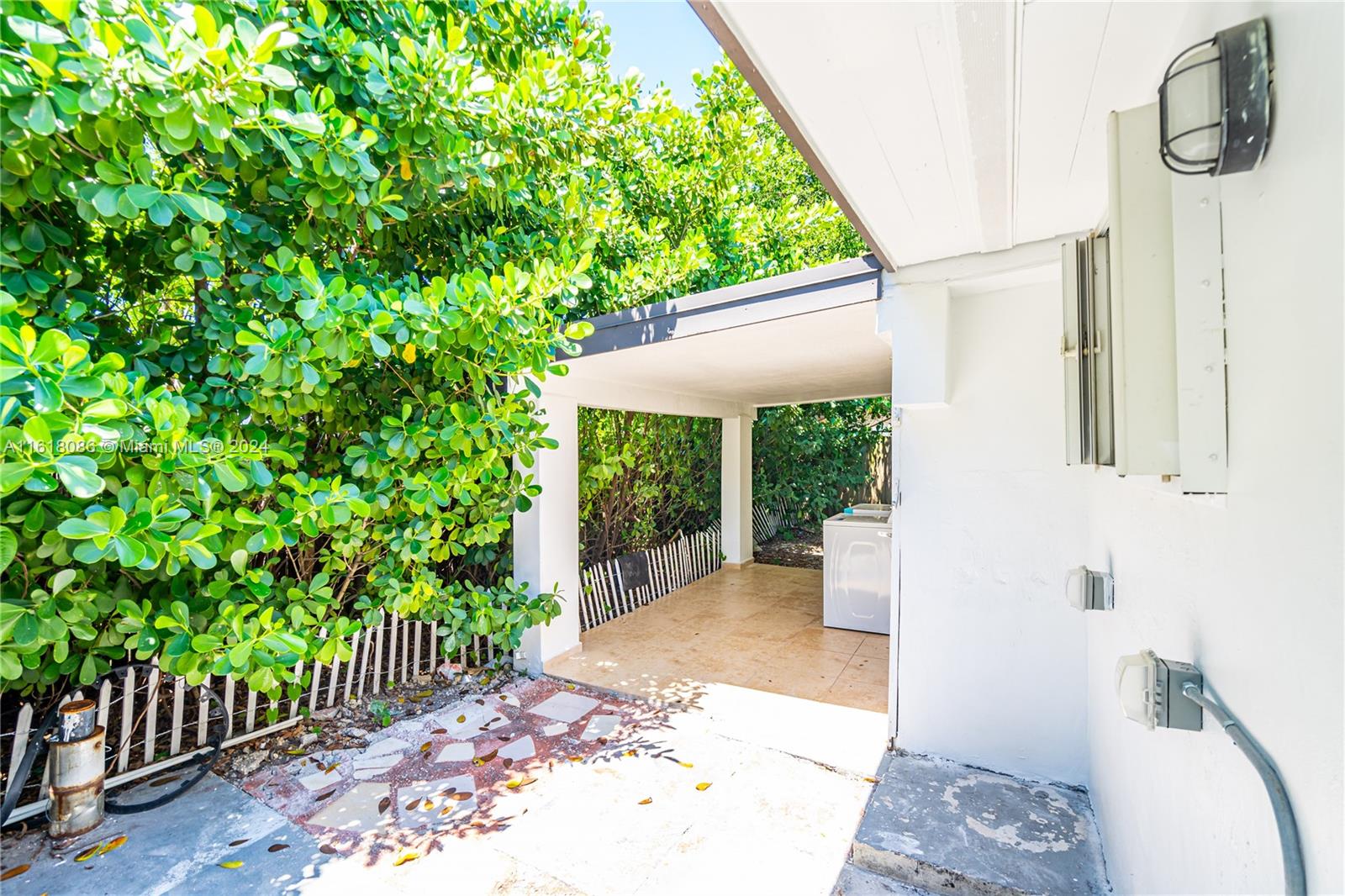 CORAL VILLAS REV - Residential Lease
