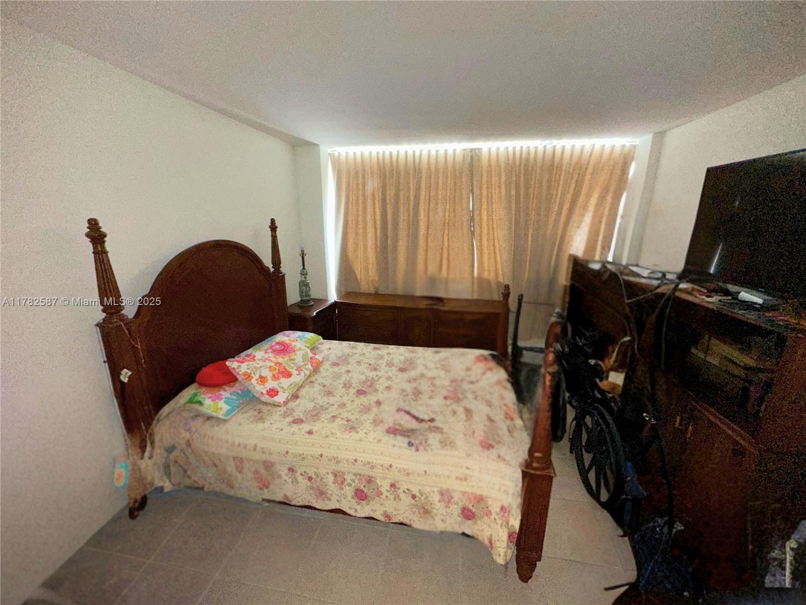BRICKELL BAY TOWER CONDO - Residential
