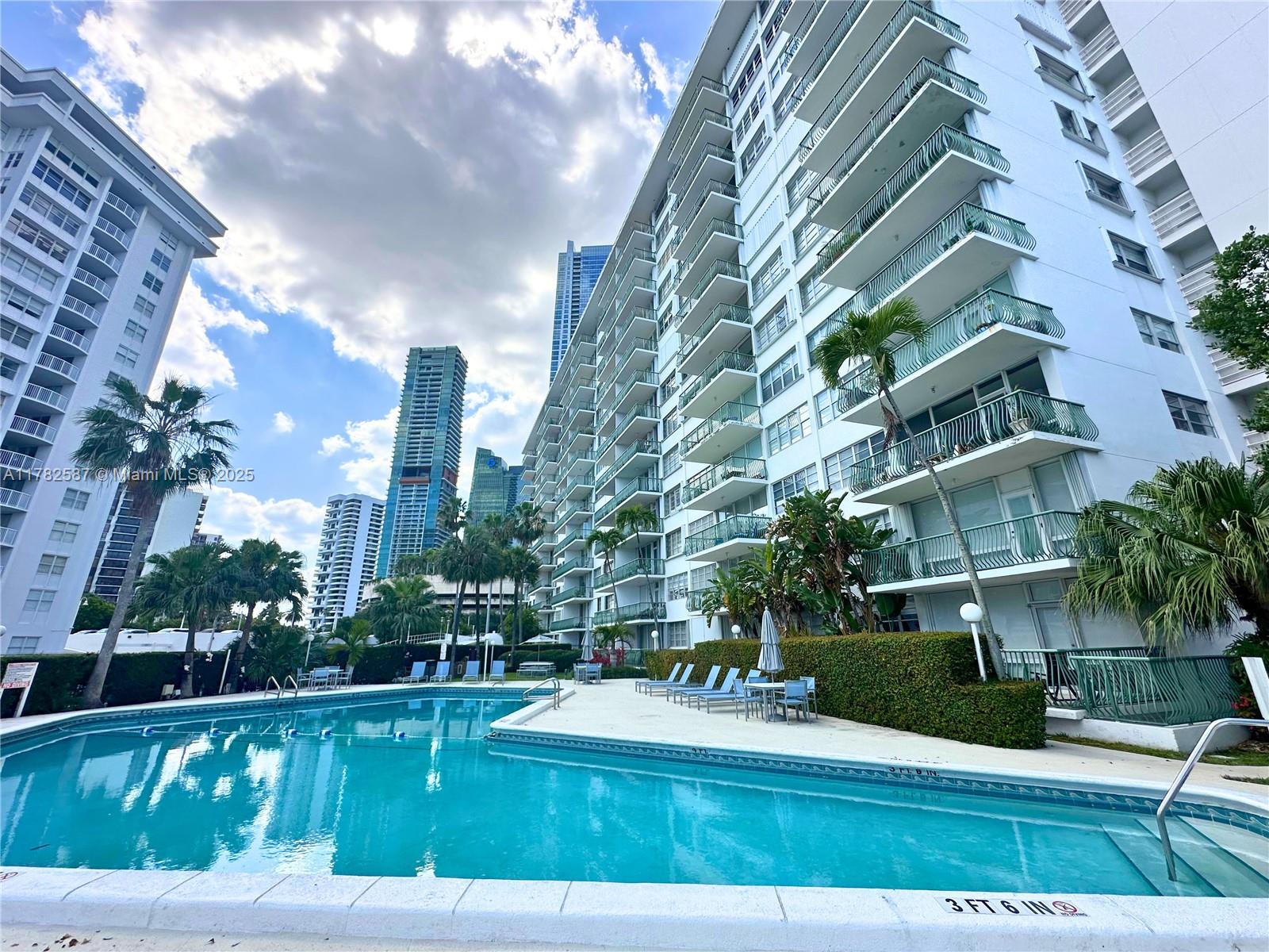 BRICKELL BAY TOWER CONDO - Residential