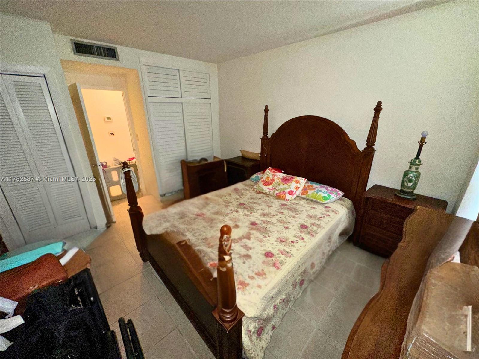 BRICKELL BAY TOWER CONDO - Residential