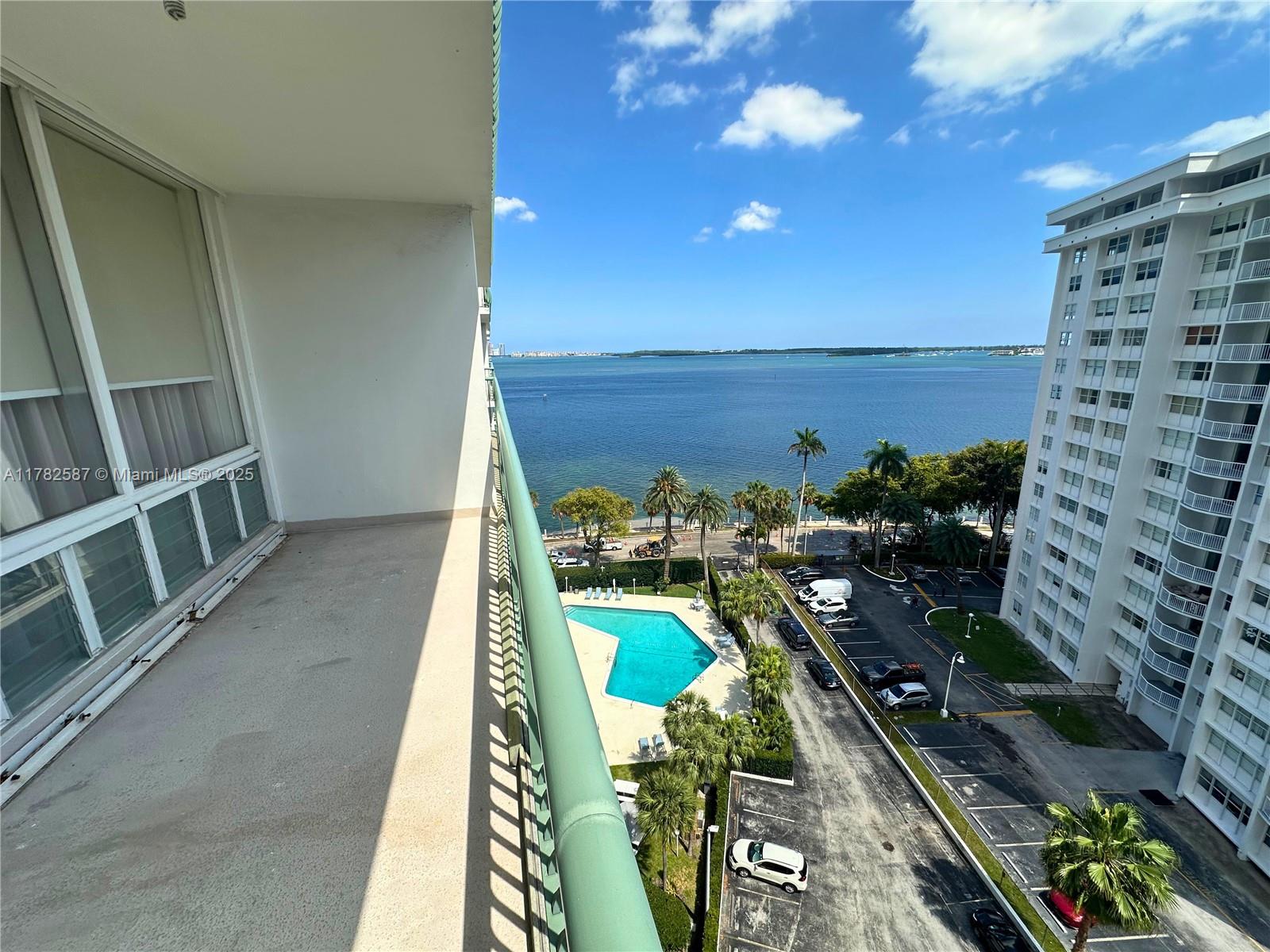BRICKELL BAY TOWER CONDO - Residential