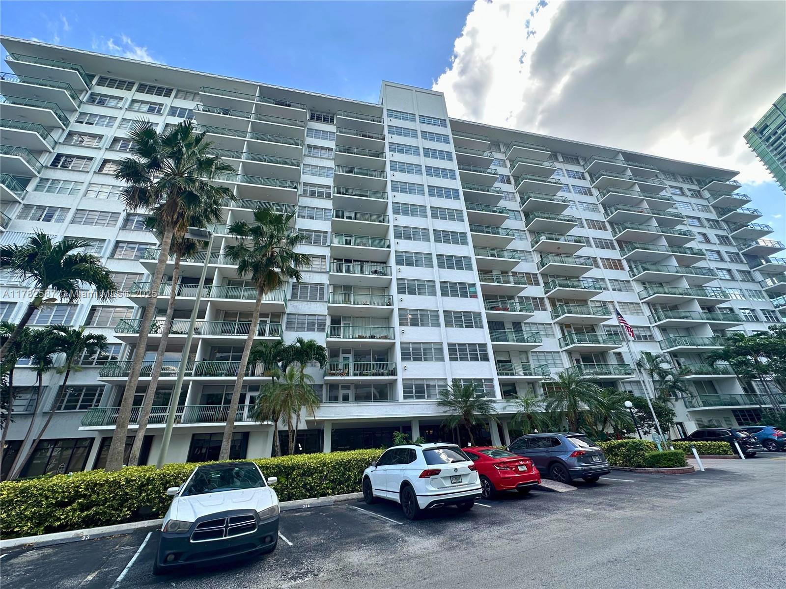 BRICKELL BAY TOWER CONDO - Residential