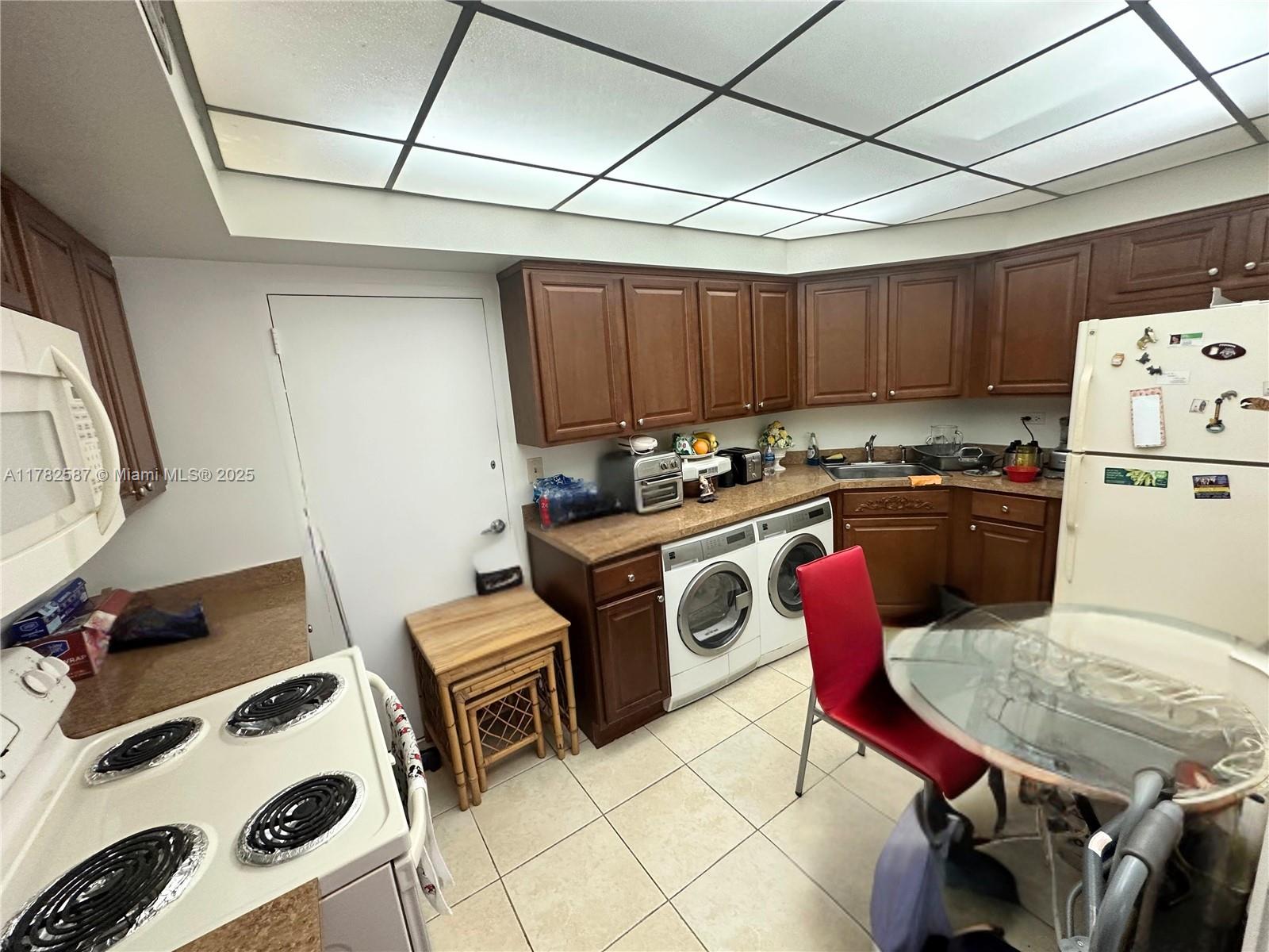 BRICKELL BAY TOWER CONDO - Residential