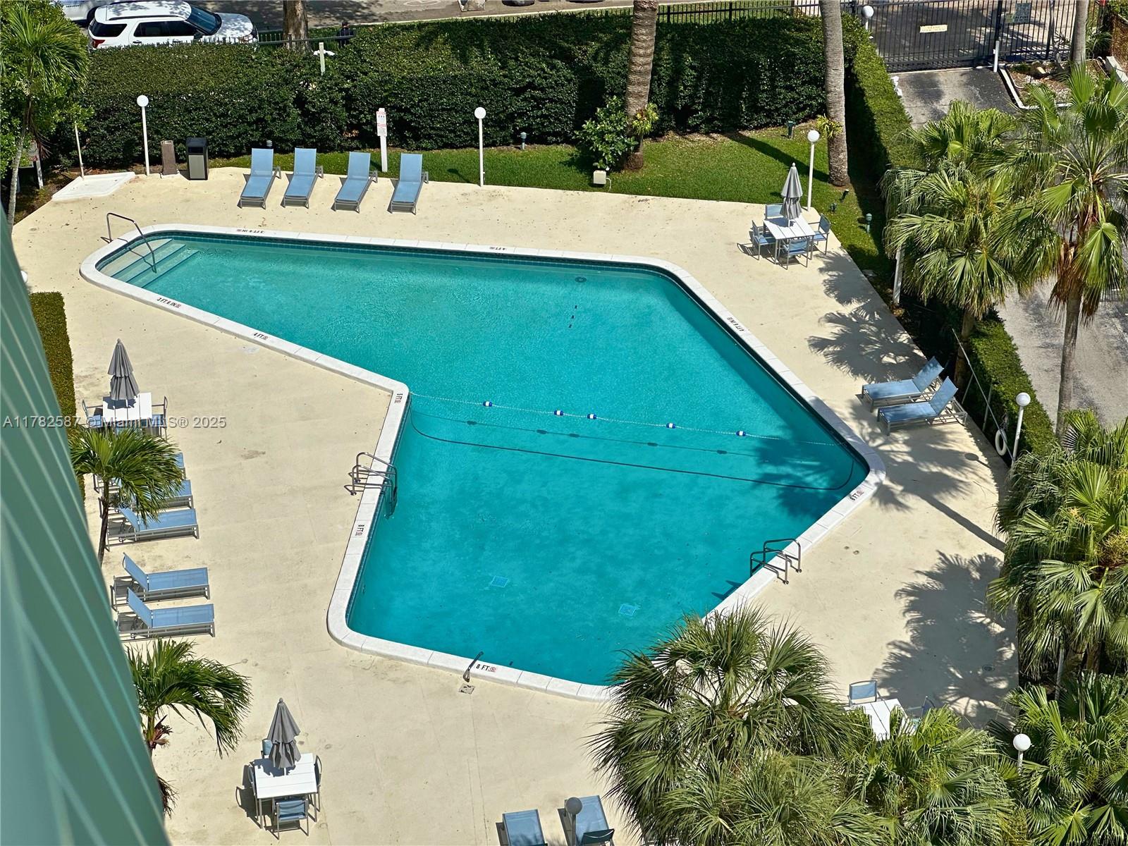 BRICKELL BAY TOWER CONDO - Residential
