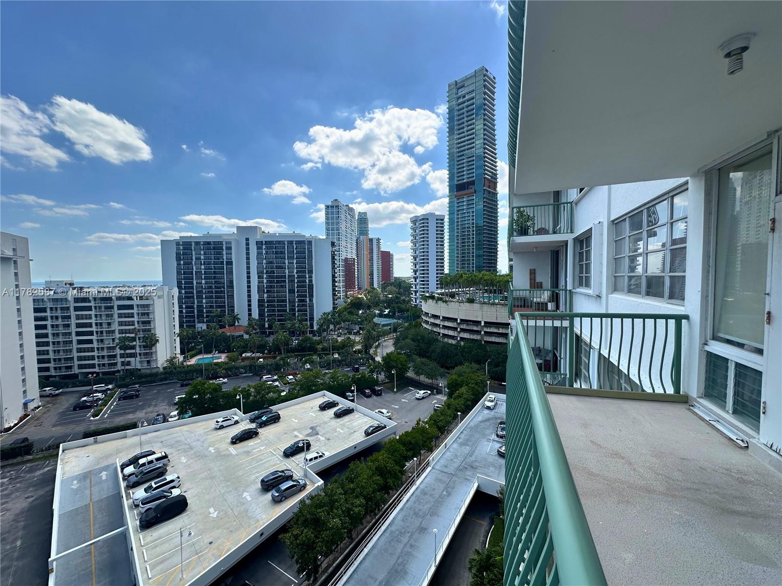 BRICKELL BAY TOWER CONDO - Residential