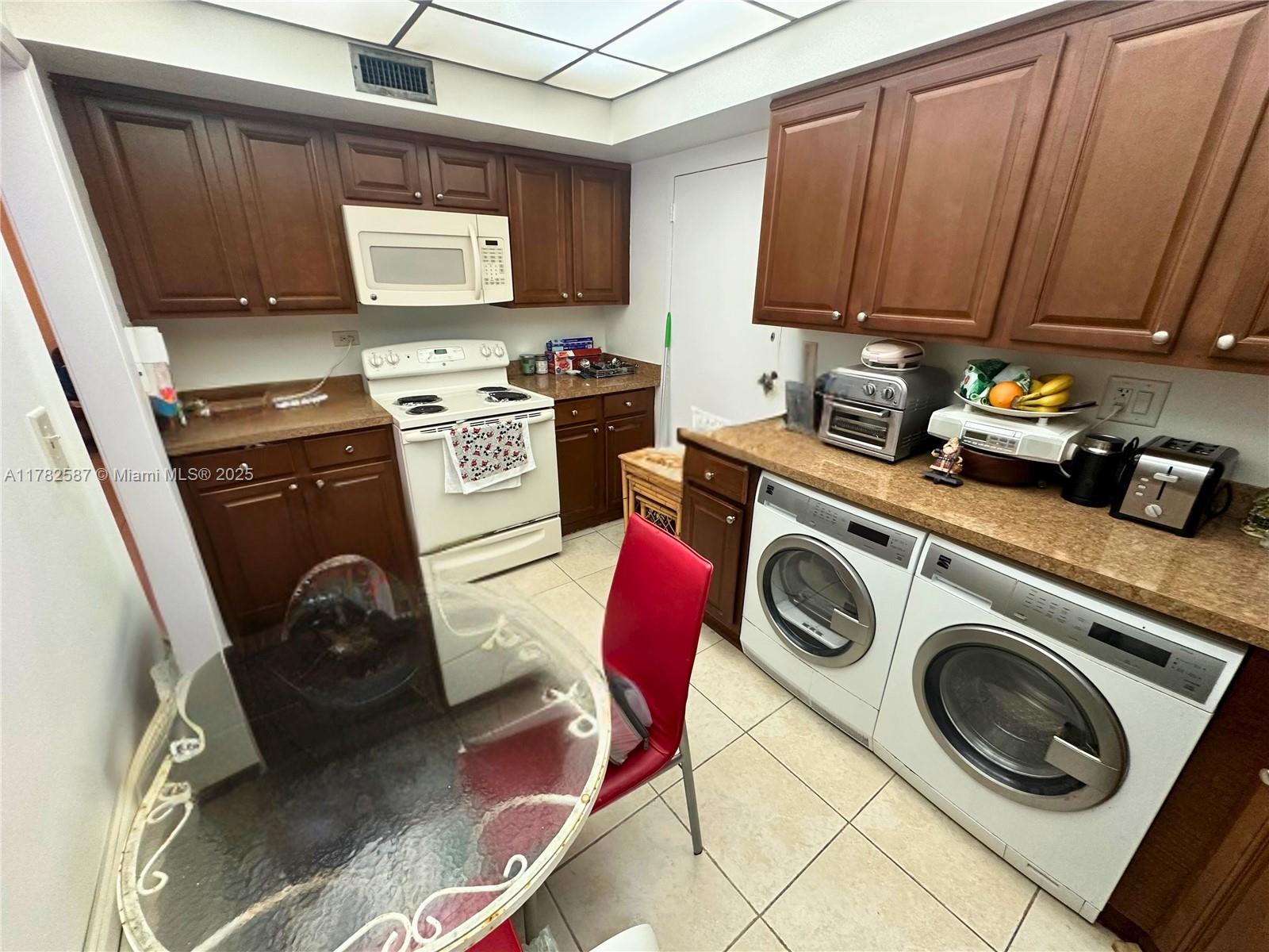 BRICKELL BAY TOWER CONDO - Residential